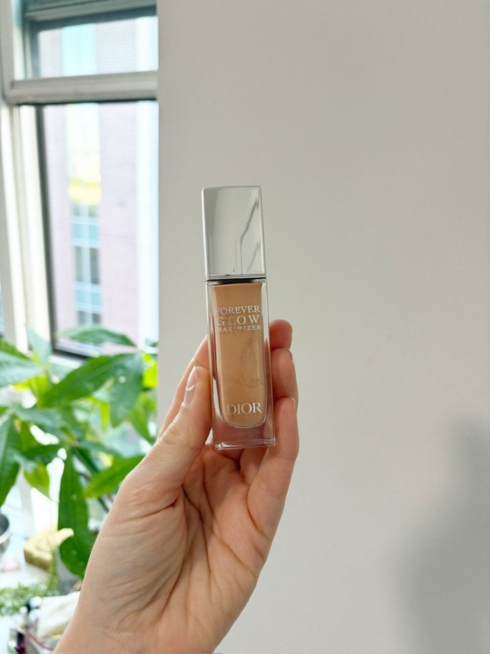 Dior Forever Glow Maximizer Longwear Liquid Highlighter in Gold